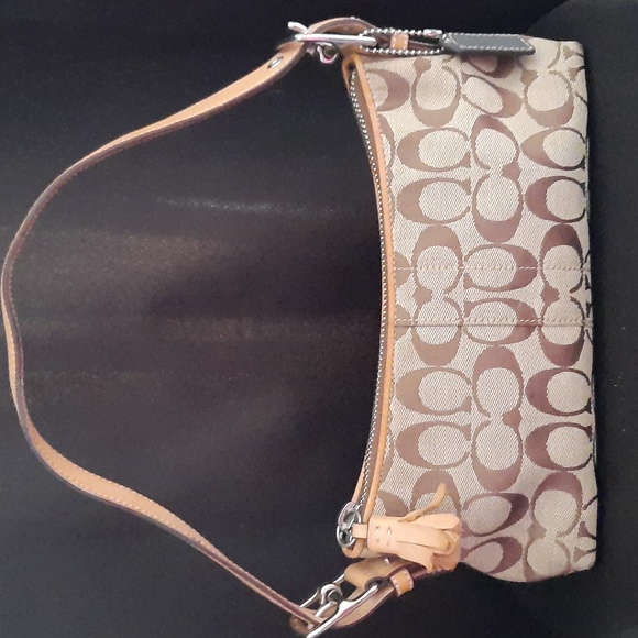 Coach signature shoulder bag - Picture 2 of 8